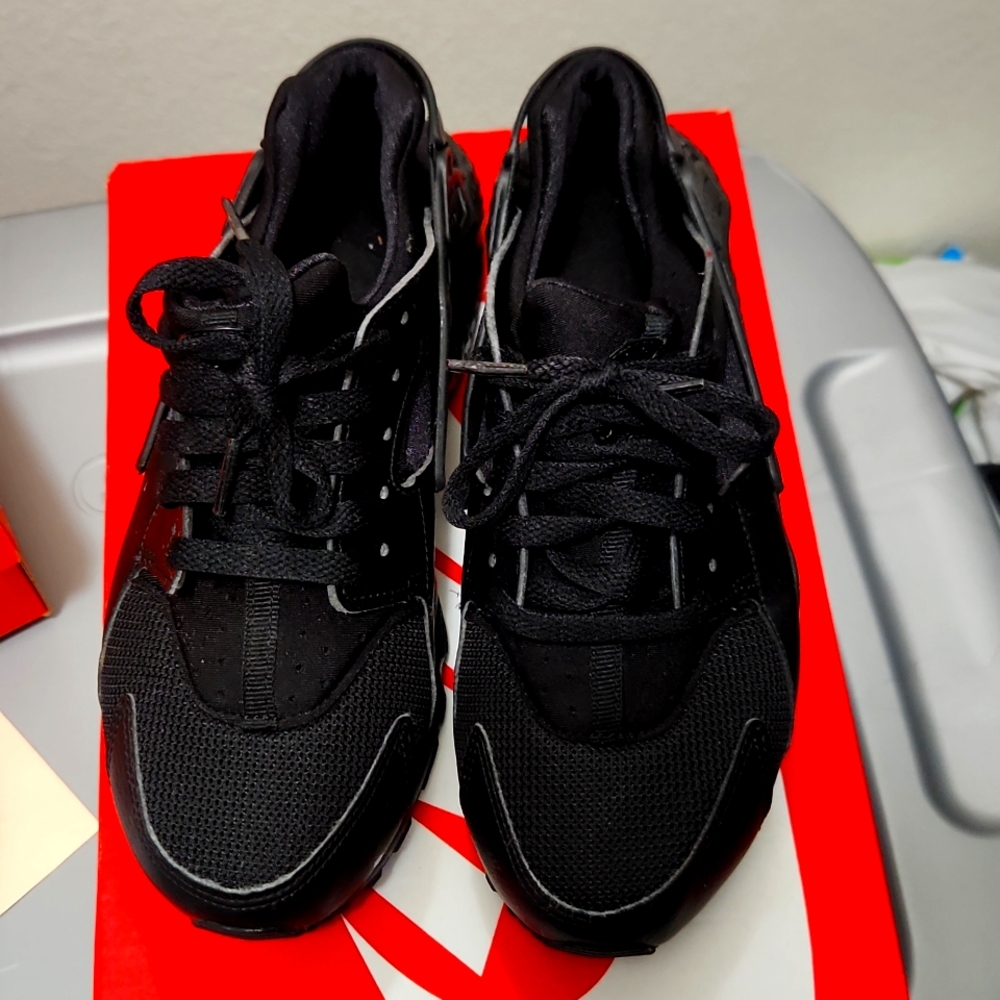 Black Huarache Run